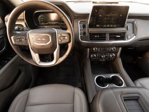 Used 2023 GMC Yukon XL SLT image 15