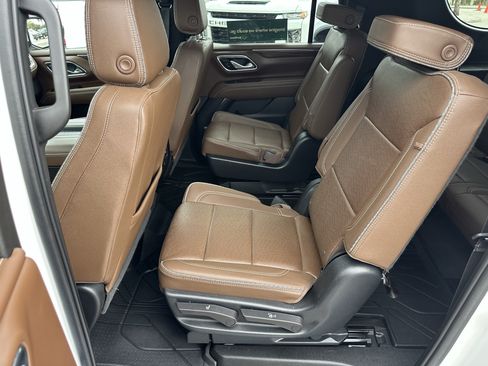 Certified 2023 Chevrolet Suburban High Country w/ Premium Package 2 AWD/4WD image 17