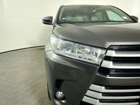 Used 2017 Toyota Highlander XLE image 29