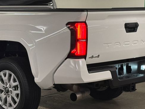 Used 2026 Toyota Tacoma SR5 AWD/4WD image 7