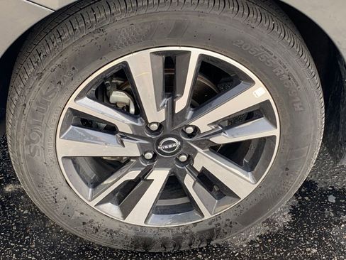 Used 2025 Nissan Versa SV image 28