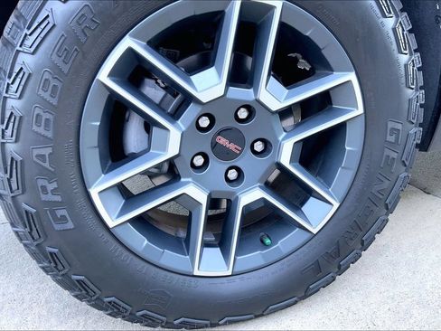 Used 2026 GMC Terrain AT4 w/ Convenience Package III AWD/4WD image 3