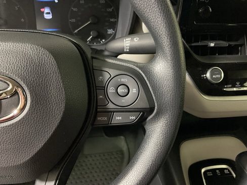 Used 2025 Toyota Corolla LE image 26