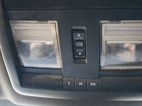 Used 2016 Dodge Challenger R/T w/ Driver Convenience Group image 34