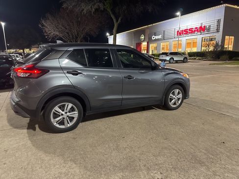 Certified 2021 Nissan Kicks S image 3