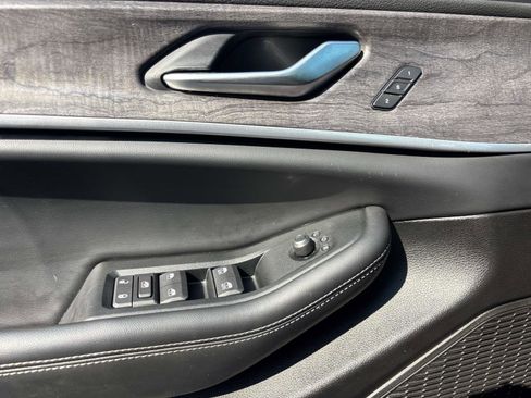 Certified 2024 Jeep Grand Cherokee Limited image 18