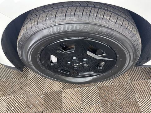 Used 2025 Kia Carnival image 34