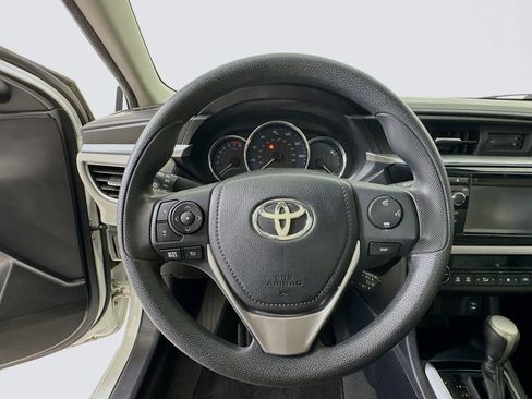 Used 2015 Toyota Corolla LE image 12