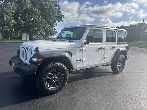 Used 2024 Jeep Wrangler Unlimited Sport AWD/4WD image 2