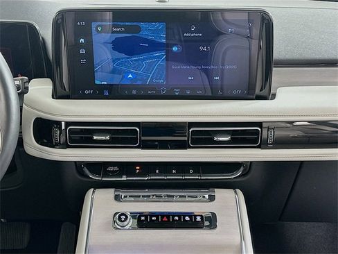 Used 2025 Lincoln Aviator Reserve w/ Luxury Package image 16