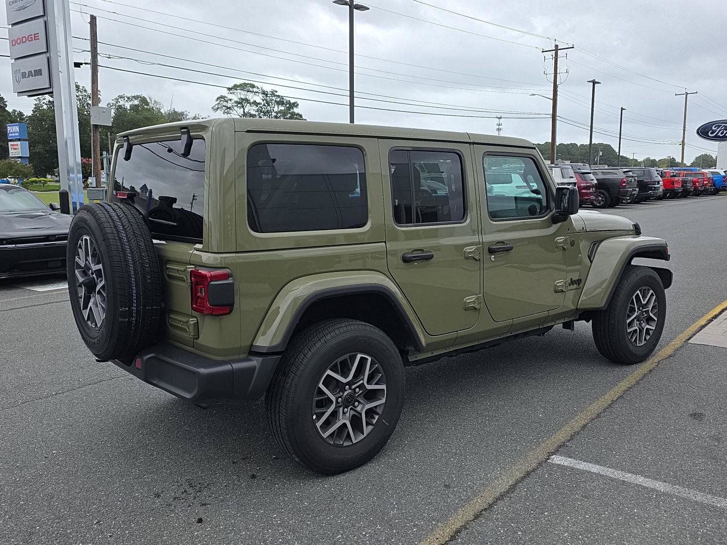 Used 2026 Jeep Wrangler Unlimited Sahara AWD/4WD image 8