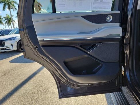 Certified 2025 Lincoln Navigator Reserve AWD/4WD image 16