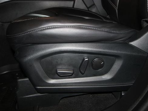 Used 2023 Ford Explorer XLT w/ Equipment Group 202A image 7