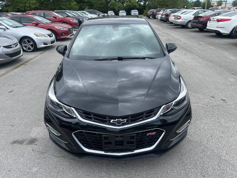 Used 2018 Chevrolet Cruze LT w/ Convenience Package FWD image 3