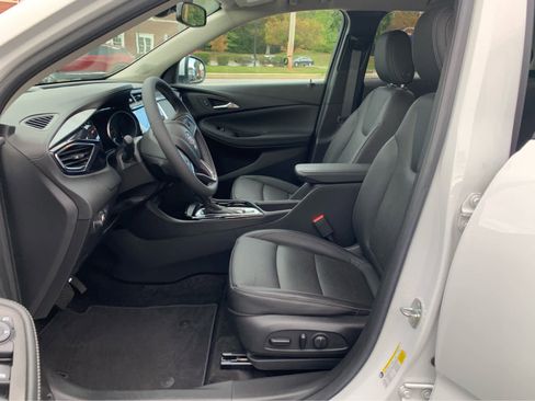 Used 2022 Buick Encore GX Essence image 11