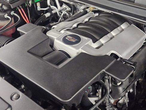 Used 2018 Cadillac Escalade Premium Luxury image 41