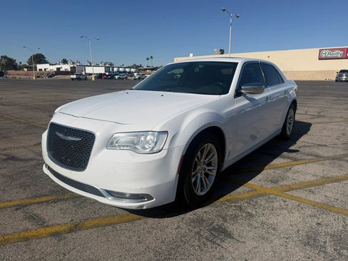 Used 2017 Chrysler 300 C RWD image 2