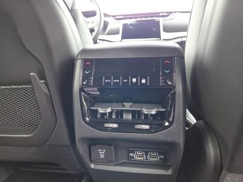 Used 2025 Jeep Grand Cherokee L Summit w/ Advanced Protech Group IV AWD/4WD image 37