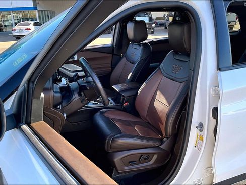 Used 2022 Ford Explorer King Ranch w/ Premium Technology Package image 27