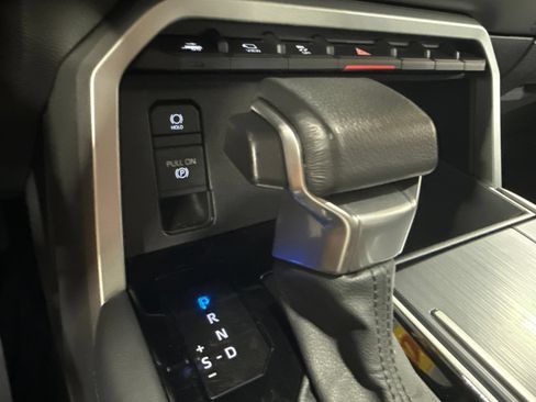 Used 2025 Toyota Sequoia Platinum AWD/4WD image 35