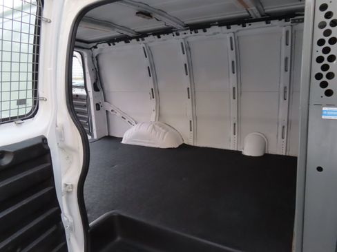 Used 2015 Chevrolet Express 2500 RWD 2500 135 image 19