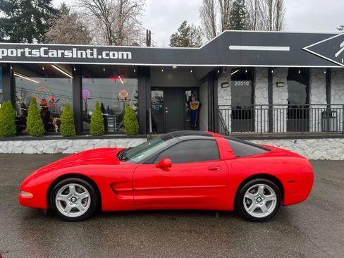 Used 1997 Chevrolet Corvette Coupe w/ Performance Handling Pkg image 2