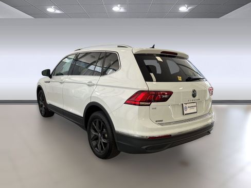Certified 2024 Volkswagen Tiguan SE FWD image 3