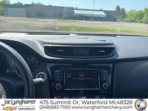 Used 2019 Nissan Rogue SL w/ Premium Package AWD/4WD image 14