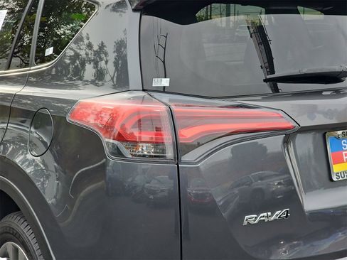 Used 2017 Toyota RAV4 Limited image 36