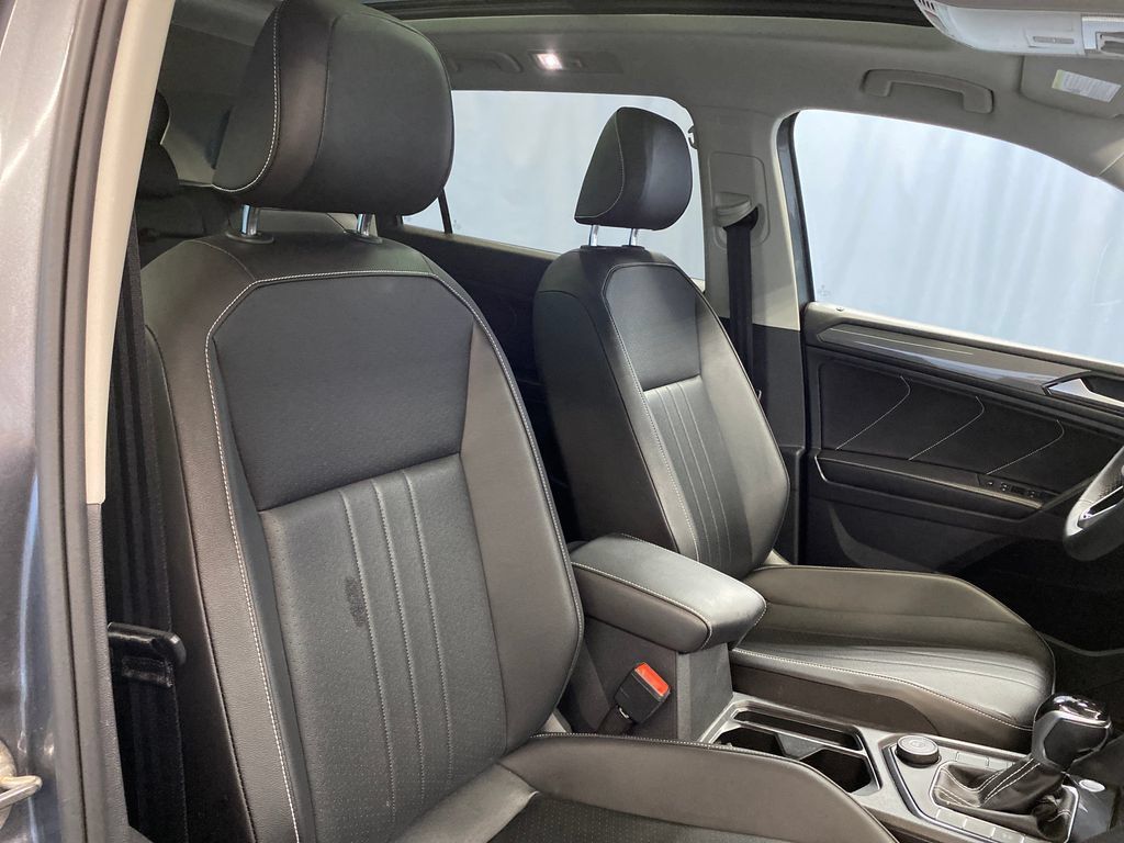 Used 2022 Volkswagen Tiguan SE AWD/4WD image 43