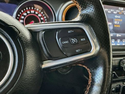 Used 2020 Jeep Gladiator Mojave AWD/4WD image 26