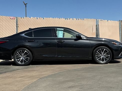 Certified 2024 Lexus ES 350 w/ Premium Package FWD image 3