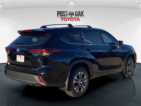 New 2026 Toyota Highlander XLE image 7