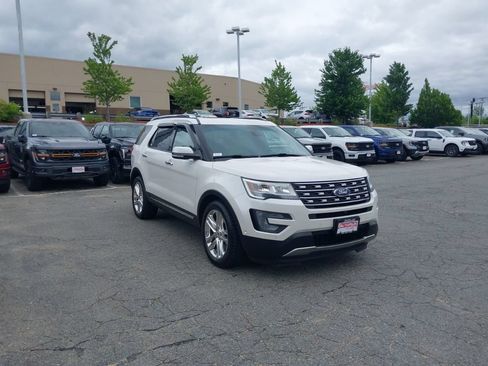 Used 2017 Ford Explorer Limited w/ Equipment Group 301A FWD image 1