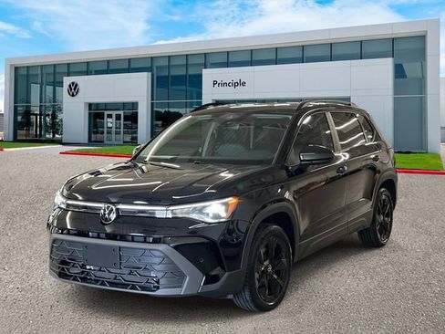 New 2026 Volkswagen Taos SE FWD image 1