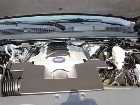 Used 2016 Cadillac Escalade ESV Luxury image 40