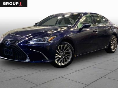 Used 2019 Lexus ES 300h w/ Accessory Package 2