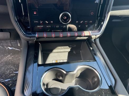 New 2025 GMC Yukon XL AT4 w/ AT4 Premium Plus Package image 21