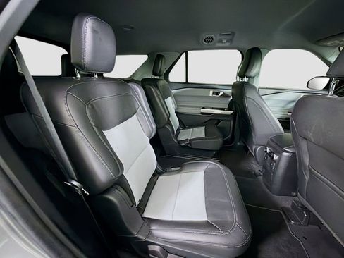 Used 2022 Ford Explorer XLT w/ Equipment Group 202A image 30