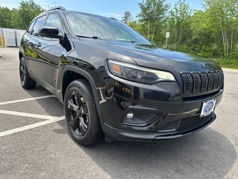Used 2019 Jeep Cherokee Latitude Plus AWD/4WD image 6