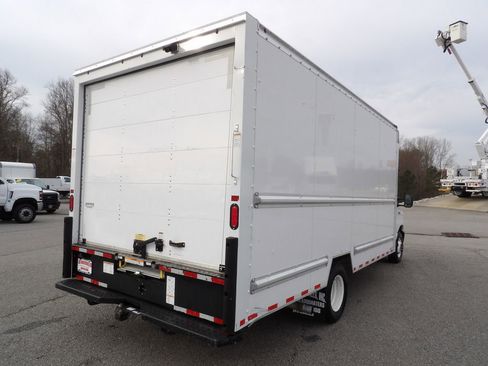 Used 2021 Ford E-350 and Econoline 350 Super Duty image 7