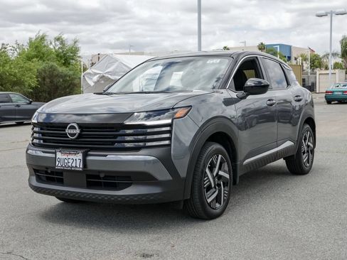 Used 2025 Nissan Kicks SV FWD image 8