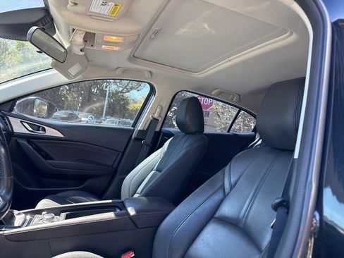 Used 2018 MAZDA MAZDA3 Touring image 17