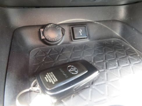 Used 2022 Toyota RAV4 XLE Premium FWD image 25