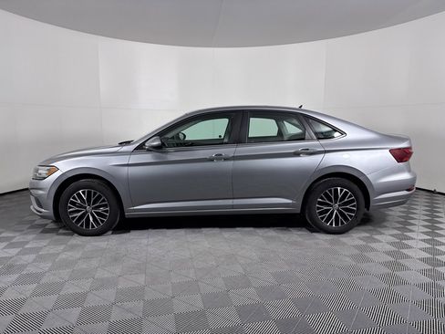 Used 2021 Volkswagen Jetta SE w/ SE Cold Weather Package image 12