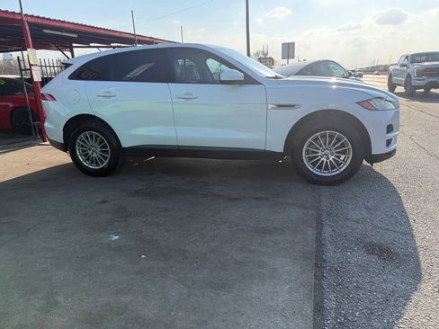 Used 2018 Jaguar F-PACE image 20
