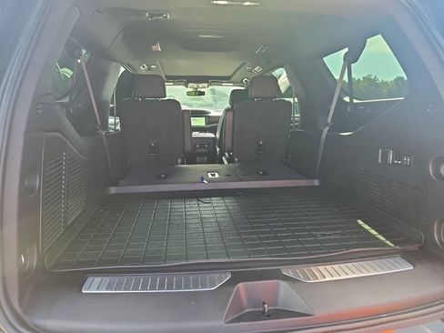 Used 2022 GMC Yukon XL Denali AWD/4WD image 9