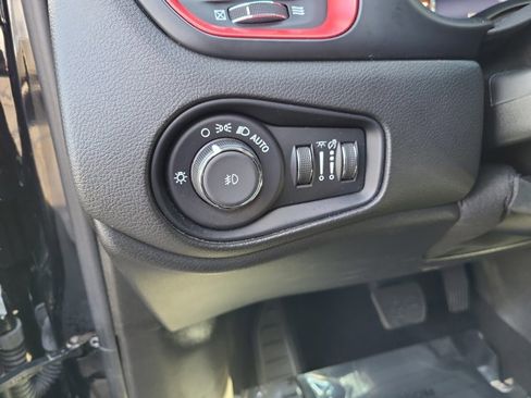 Certified 2023 Jeep Renegade Trailhawk image 21