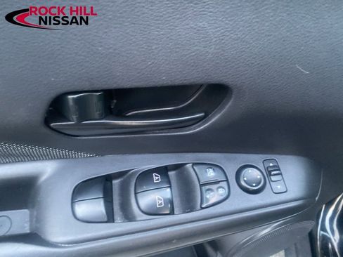 Used 2020 Nissan Kicks S image 11