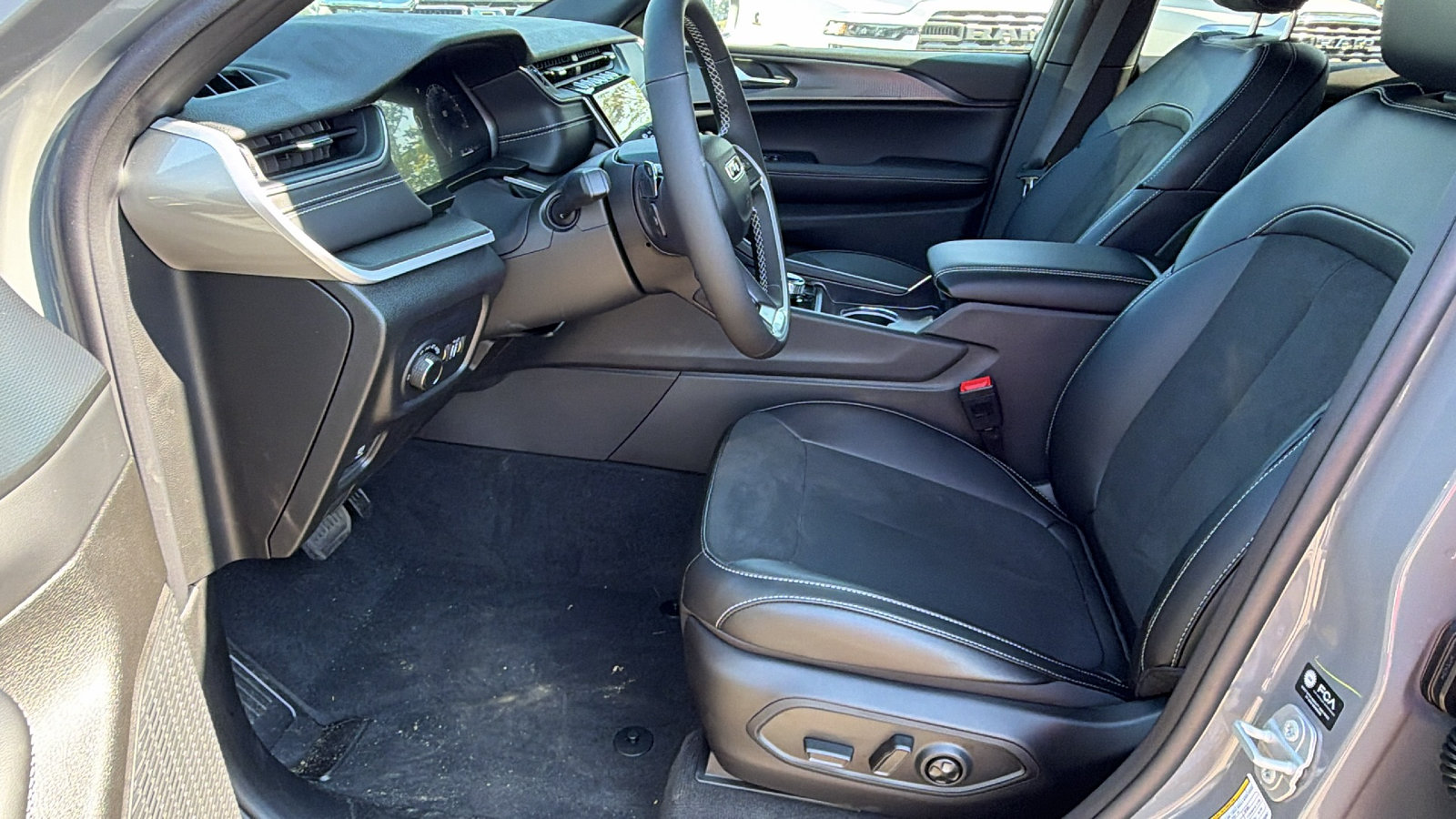New 2027 Jeep Grand Cherokee Laredo X AWD/4WD image 17